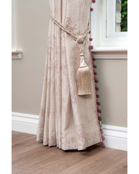 Hampton Blossom Pink + Pink Pom Poms